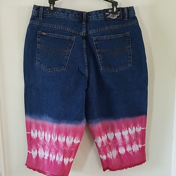 🆕️High Waisted Dipped Tie-Dye  Capri - Picture 2 of 4